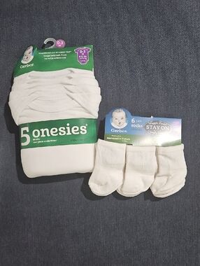 Gerber Baby Bundle Bodysuits And Socks